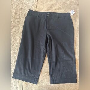 St. John's Bay Women's Black Capris